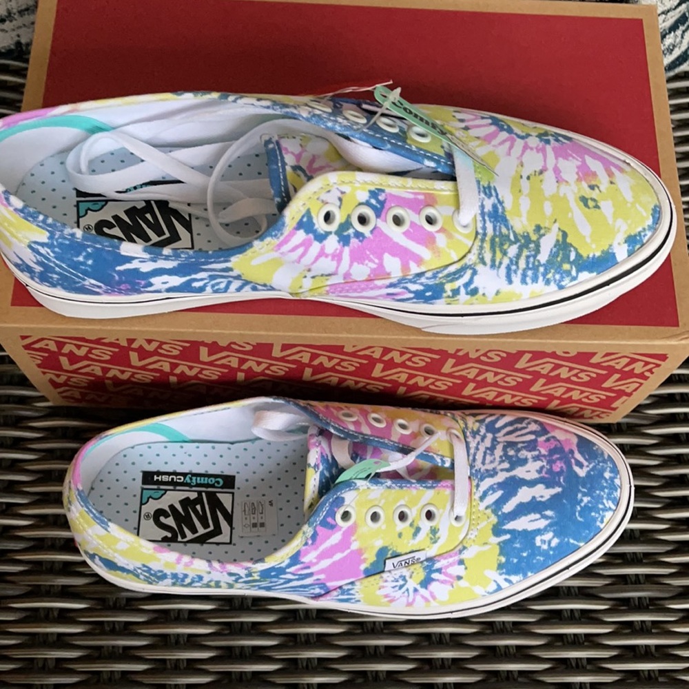 Vans Tie-Dye Canvas Low-Top Sneakers in Blue, Pink, Yellow - Picture 3 of 16